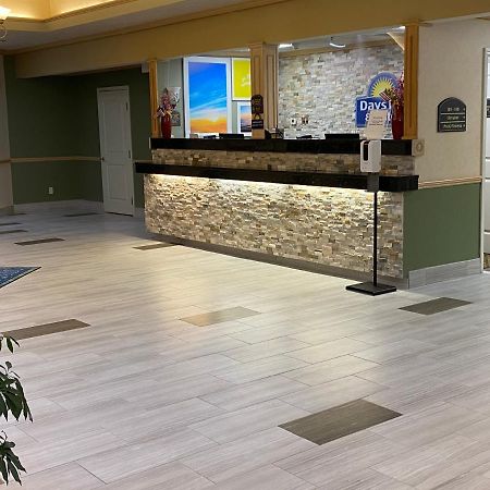 Days Inn By Wyndham פנטווטר מראה חיצוני תמונה