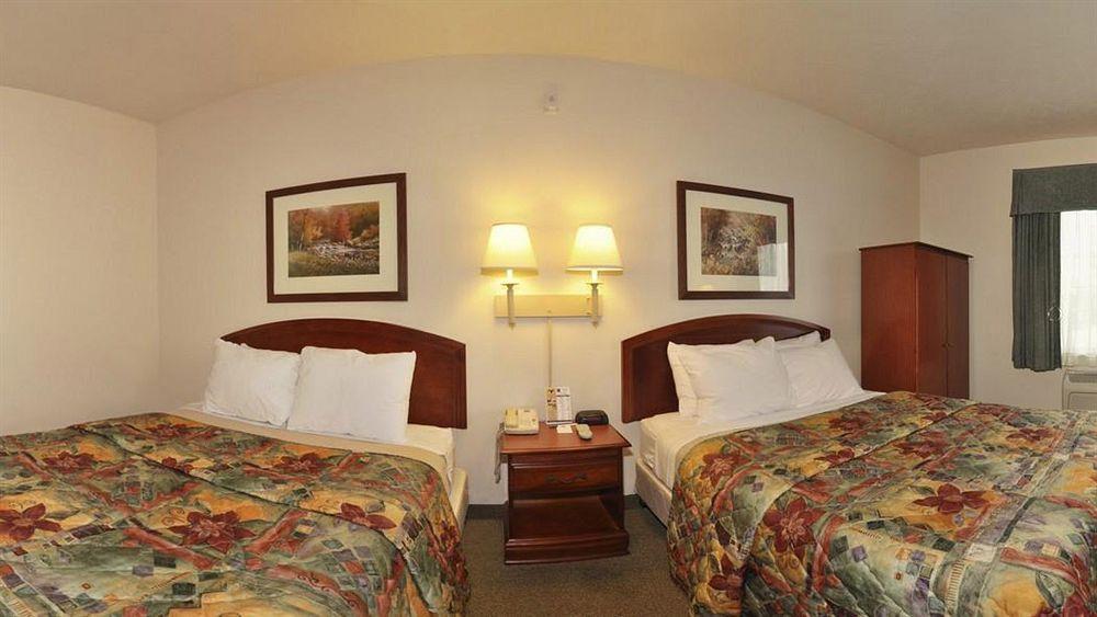 Days Inn By Wyndham פנטווטר מראה חיצוני תמונה