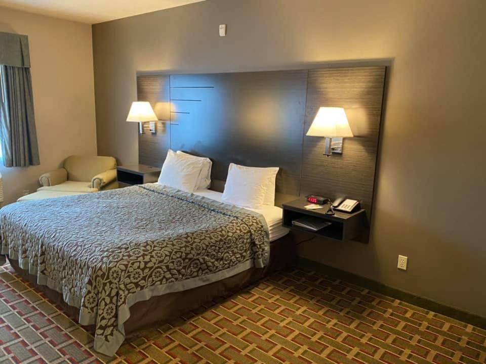 Days Inn By Wyndham פנטווטר מראה חיצוני תמונה
