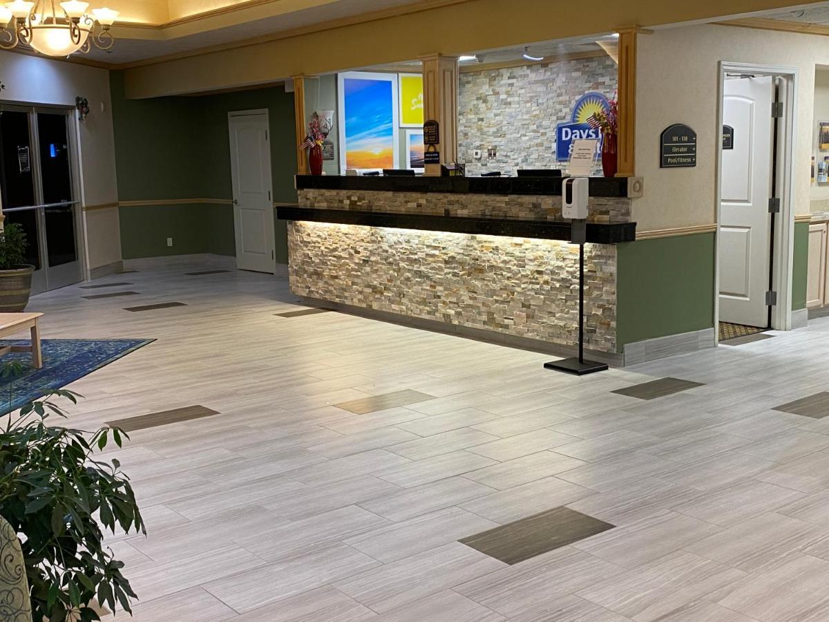 Days Inn By Wyndham פנטווטר מראה חיצוני תמונה