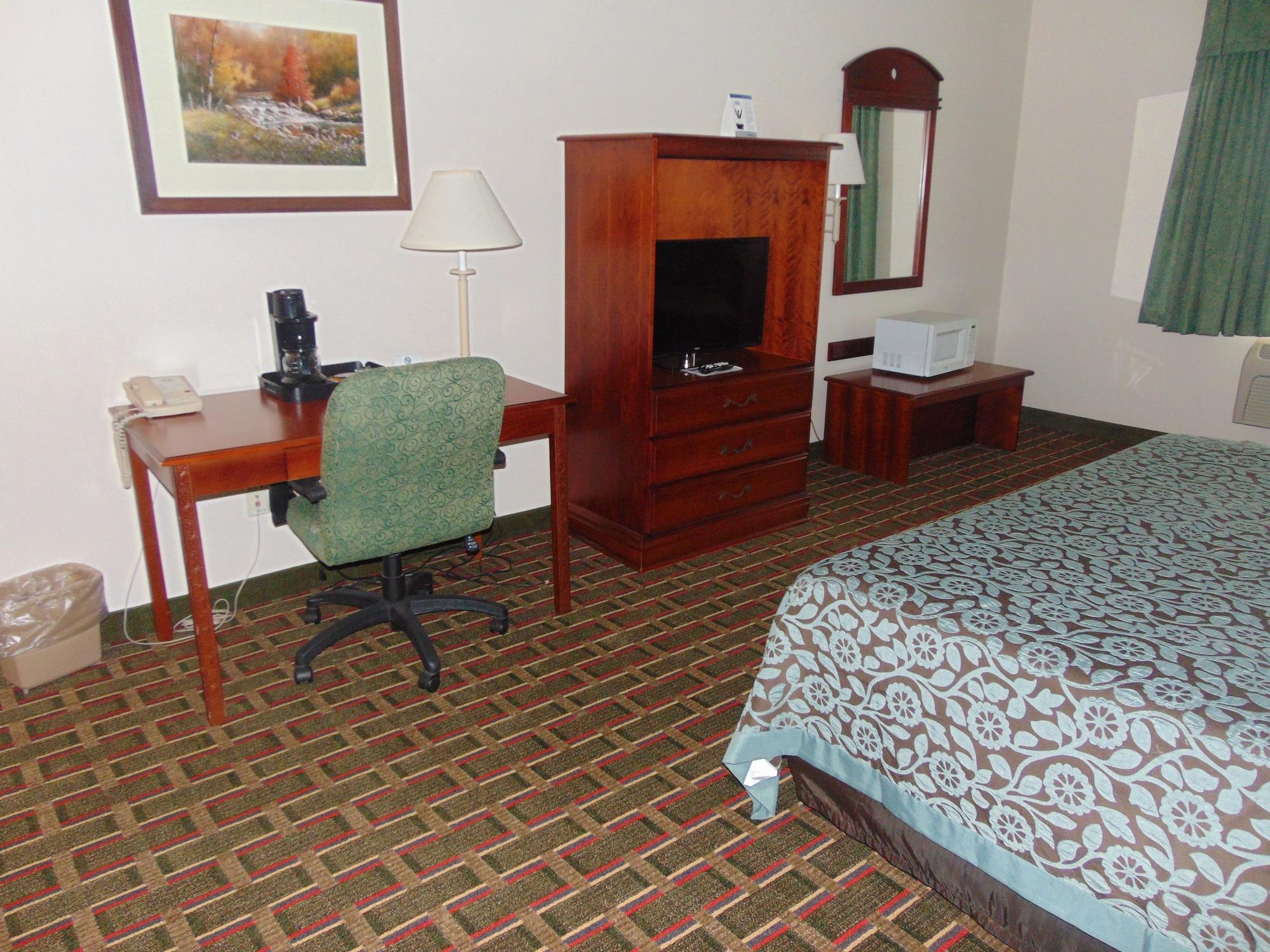 Days Inn By Wyndham פנטווטר מראה חיצוני תמונה