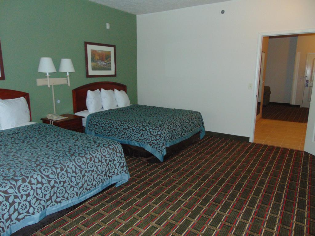 Days Inn By Wyndham פנטווטר מראה חיצוני תמונה
