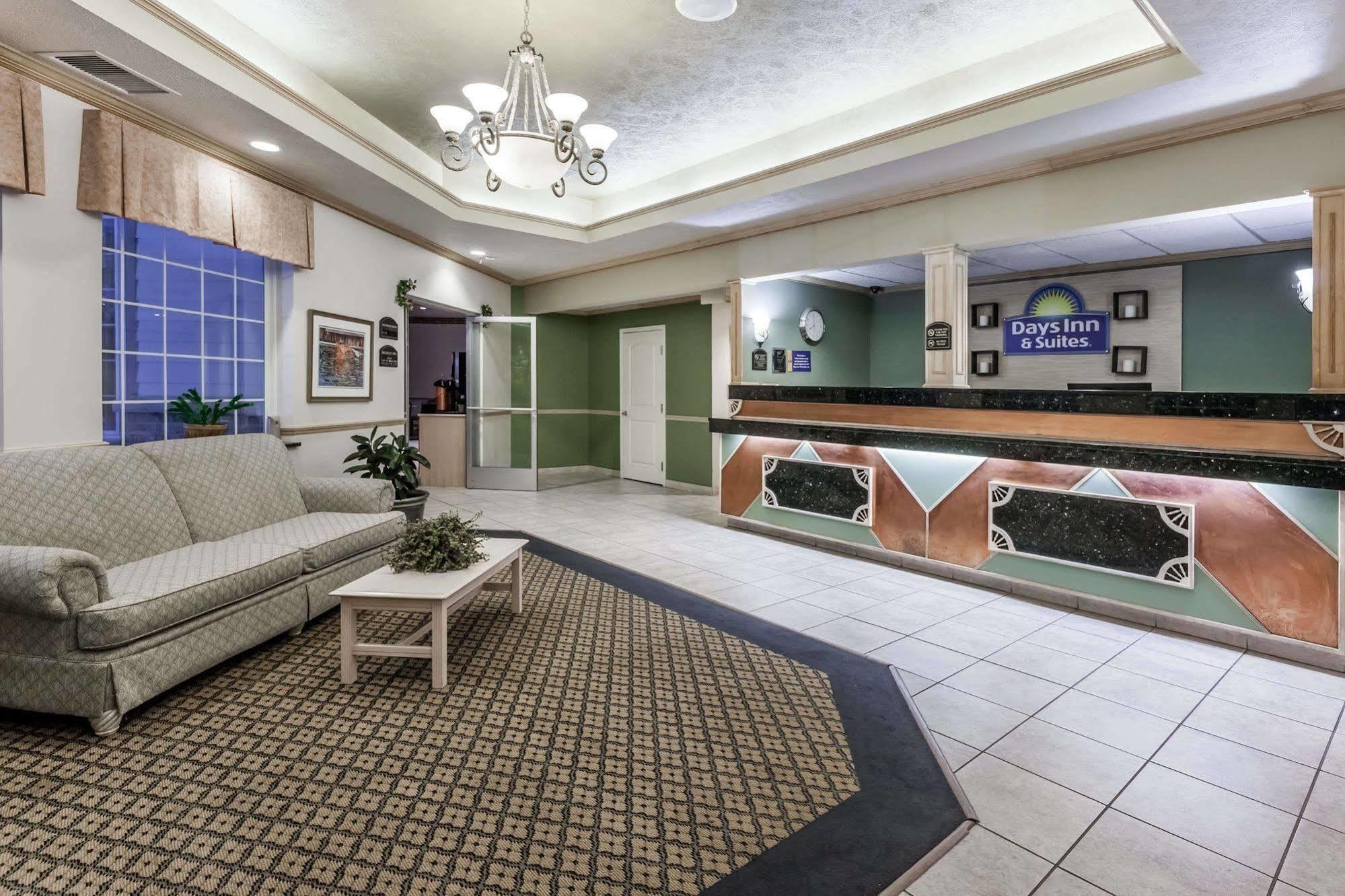 Days Inn By Wyndham פנטווטר מראה חיצוני תמונה